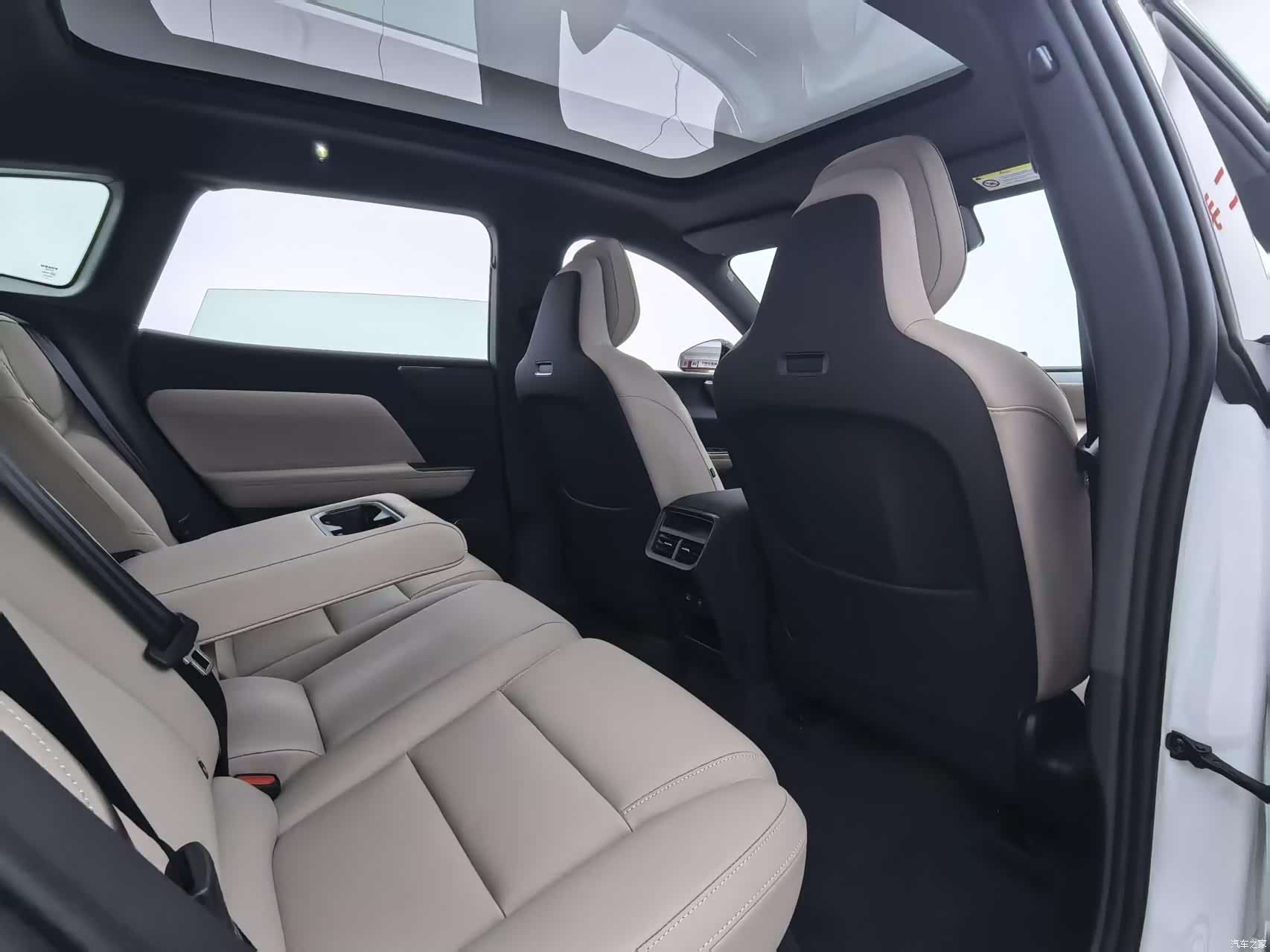 Volvo XC70, 2026 10