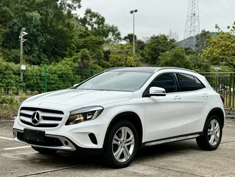 Mercedes-Benz GLA Mercedes-Benz GLA