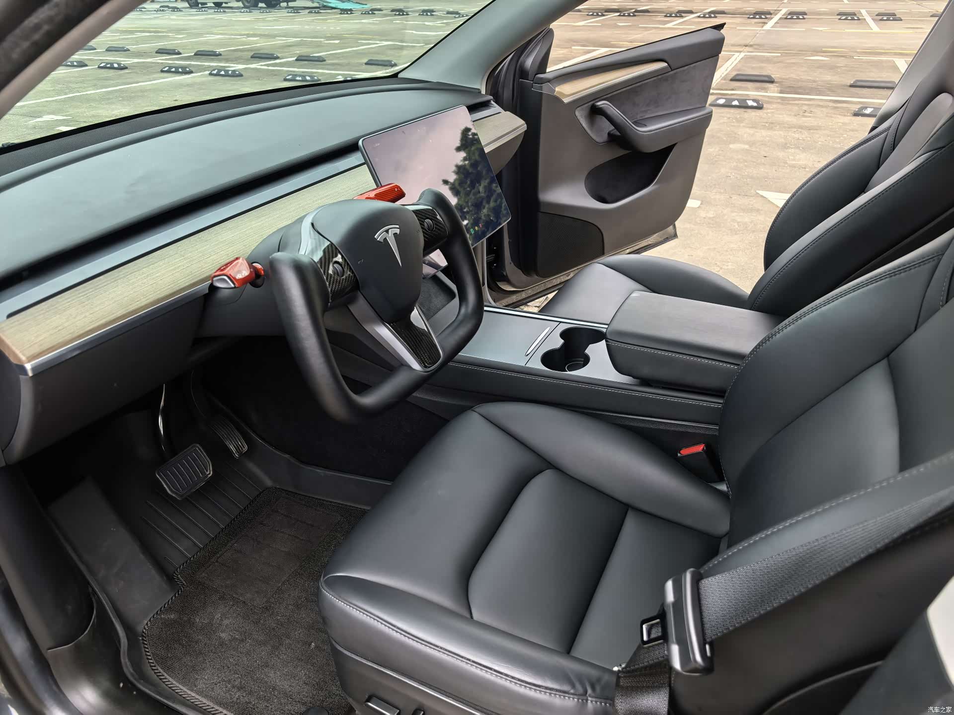 Tesla Model Y, 2022 все фото