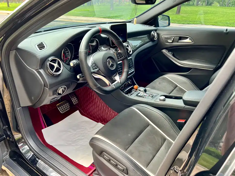 Mercedes-Benz GLA AMG Mercedes-Benz GLA AMG