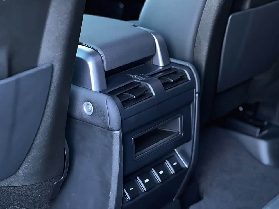 Land Rover guard