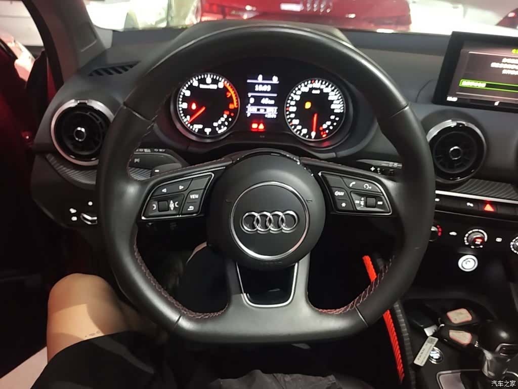 Audi Q2L, 2023 11