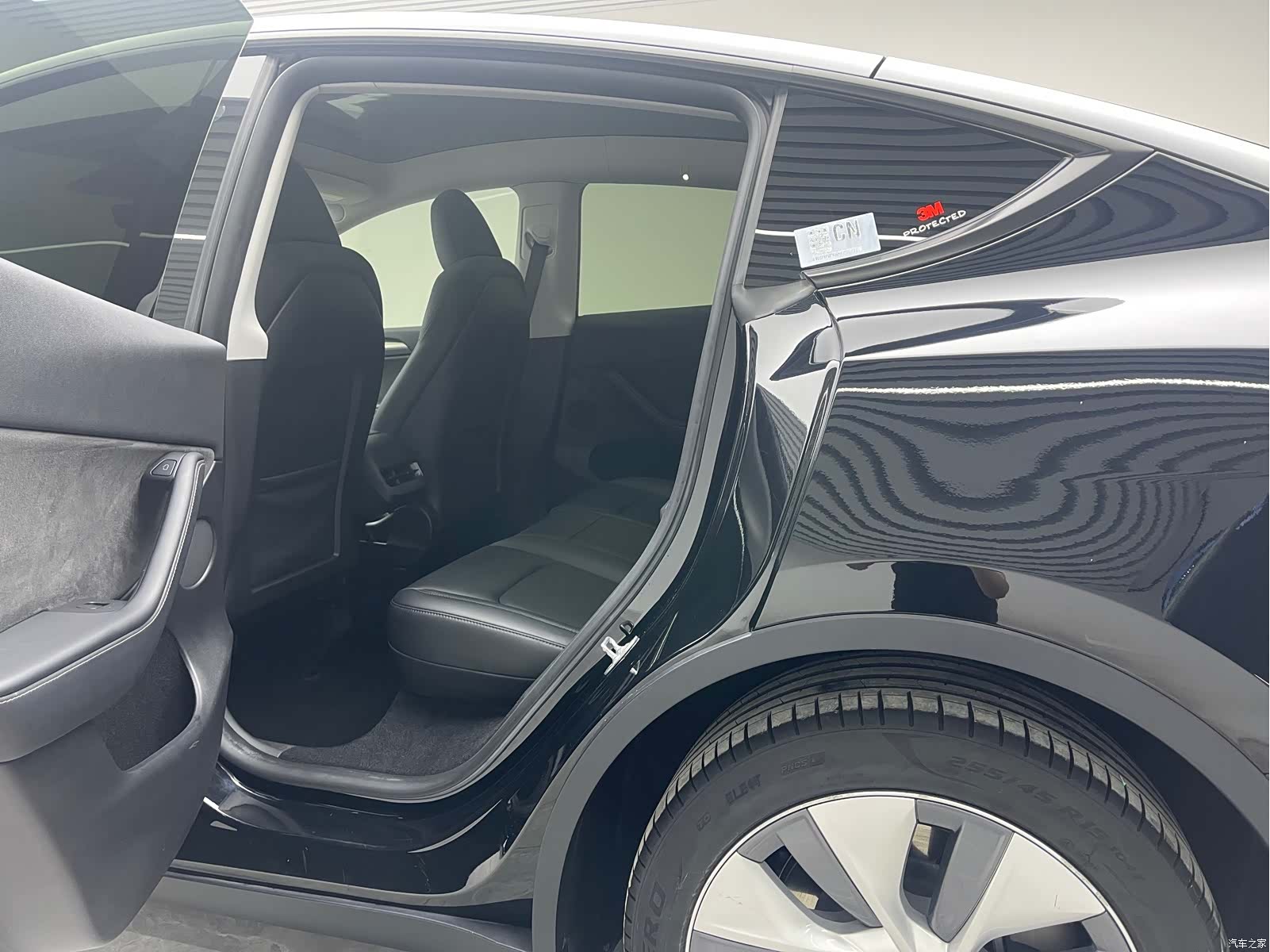 Tesla Model Y, 2023 17