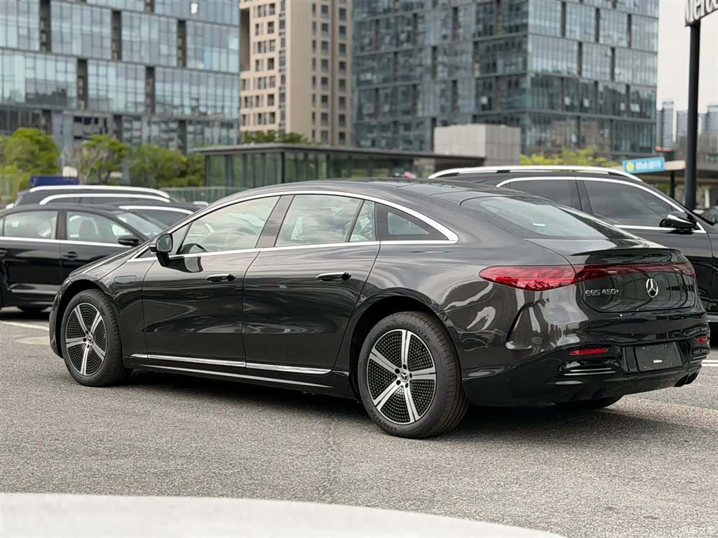 Mercedes-Benz EQS, 2024 4
