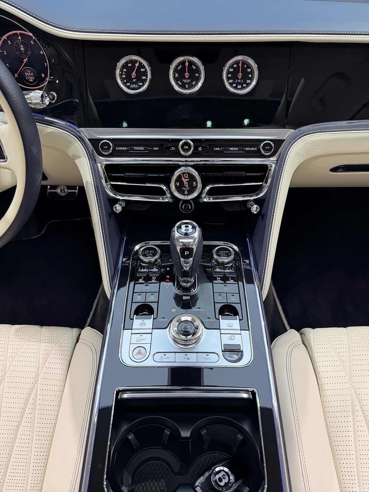 Bentley Flying Spur, 2023 8