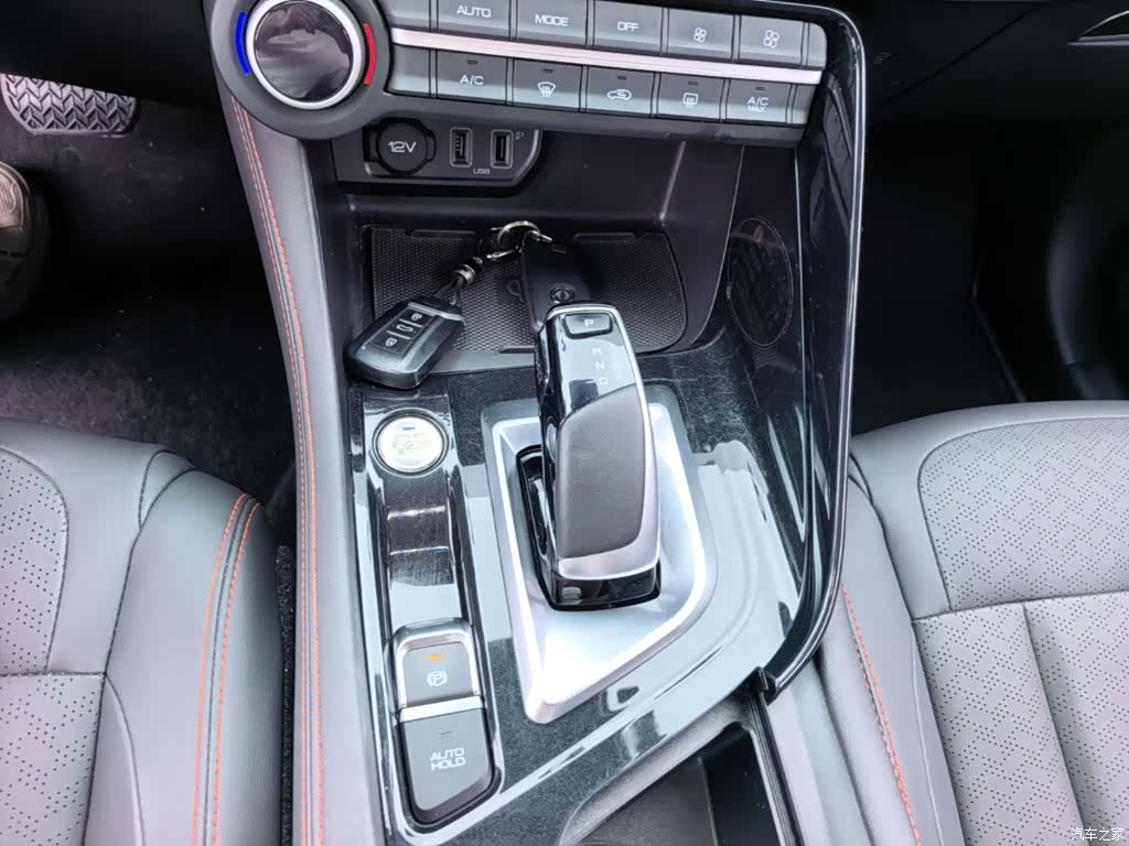 DongFeng AX7, 2022 14