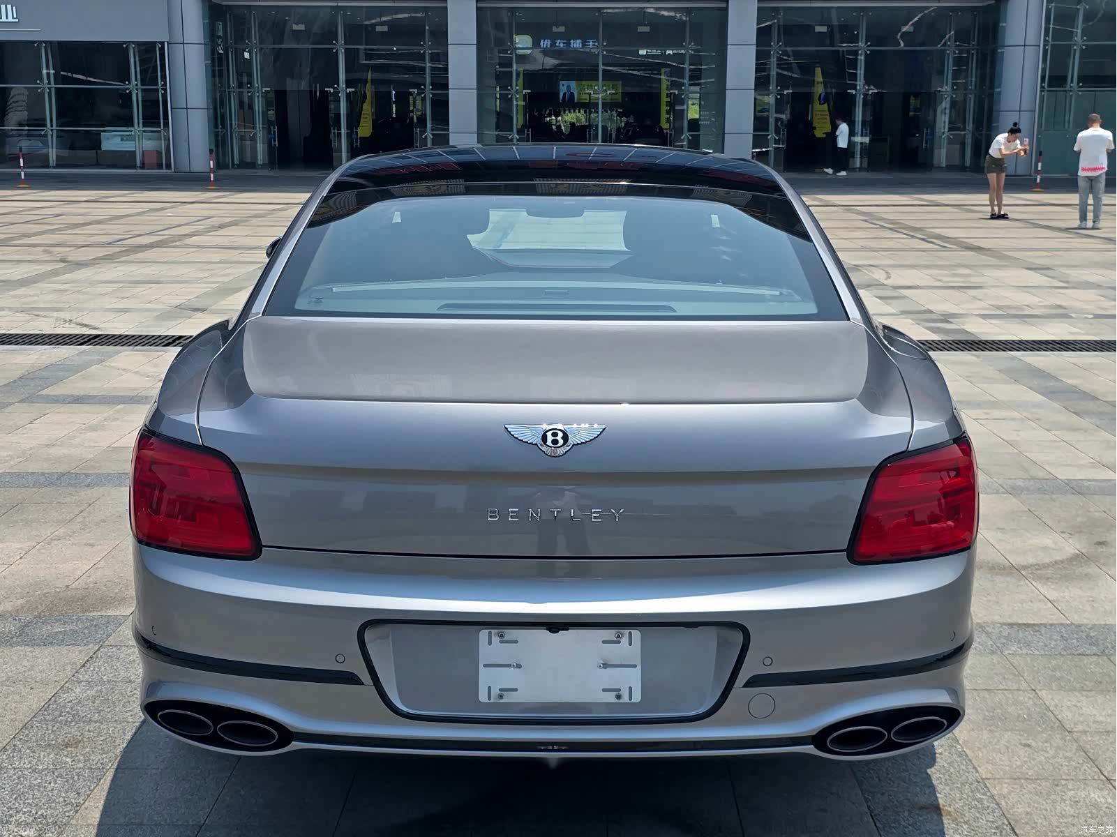 Bentley Flying Spur, 2024 4