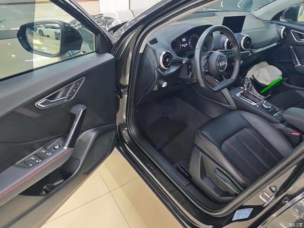 Audi Q2L, 2024 16