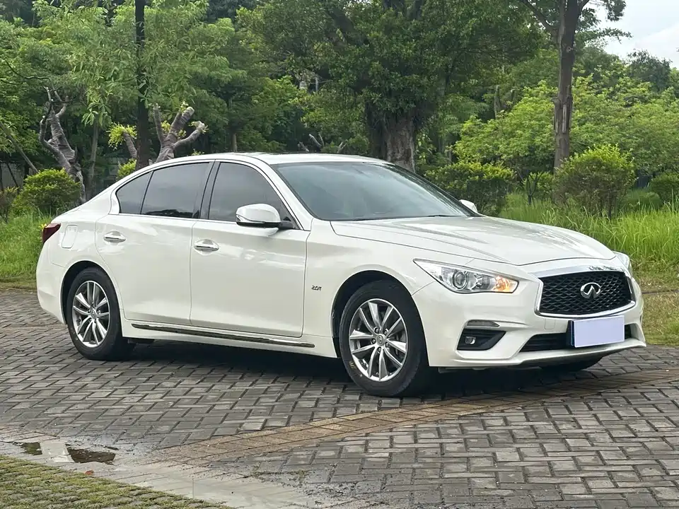 Infiniti Q50L
