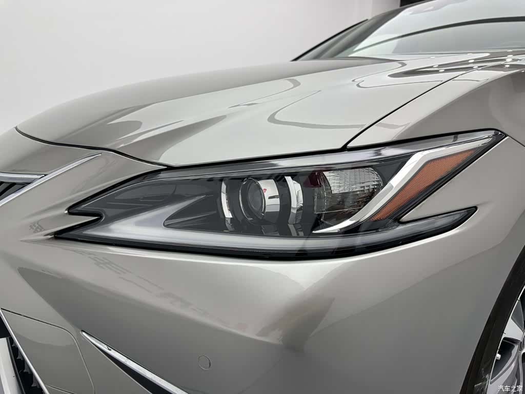 Lexus ES, 2020 27