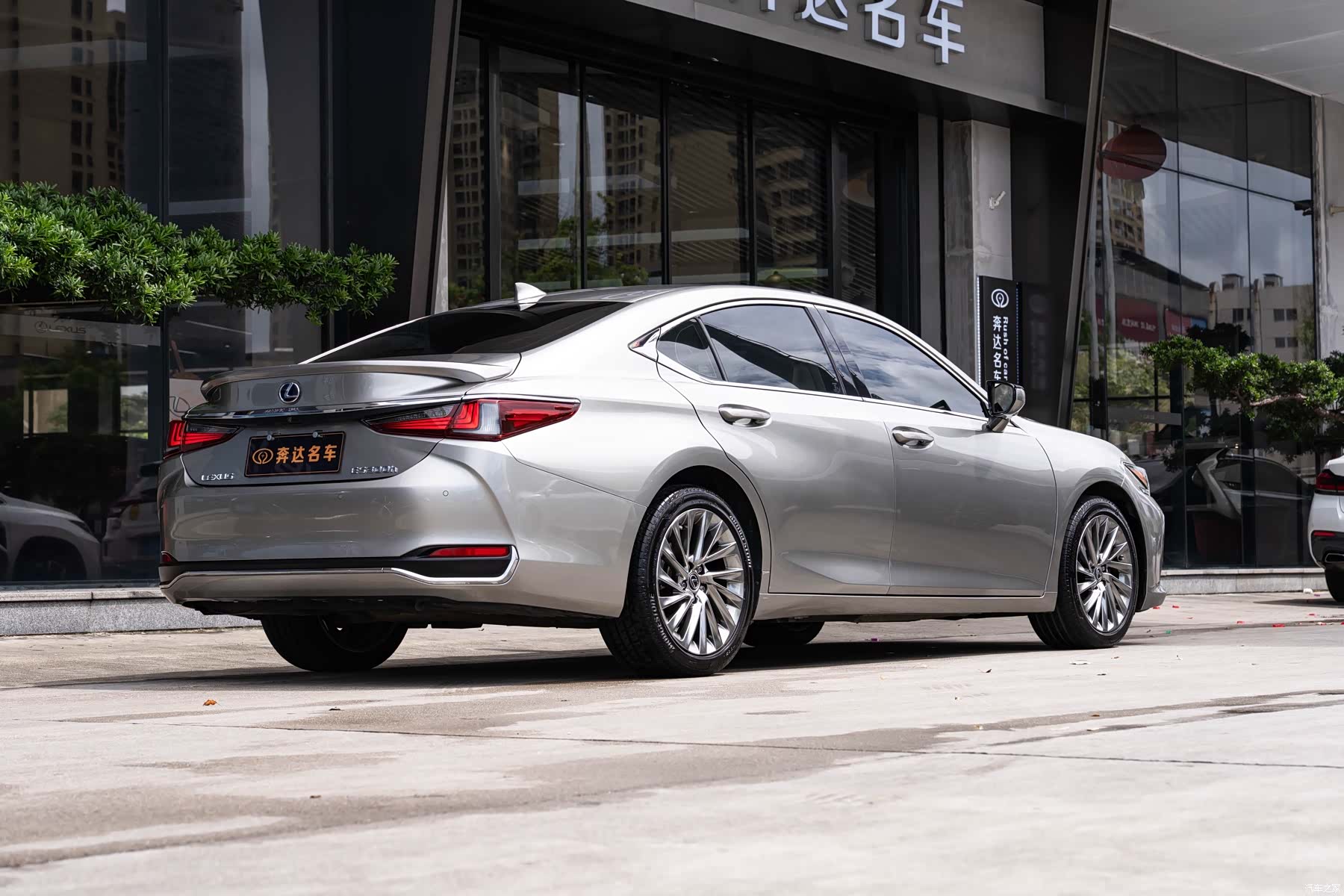 Lexus ES, 2018 3