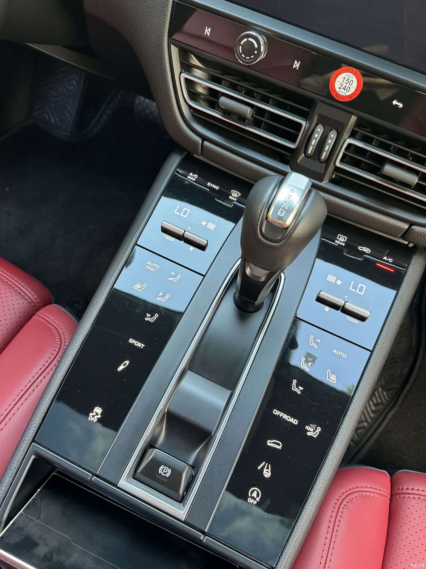 Porsche Macan, 2023 11