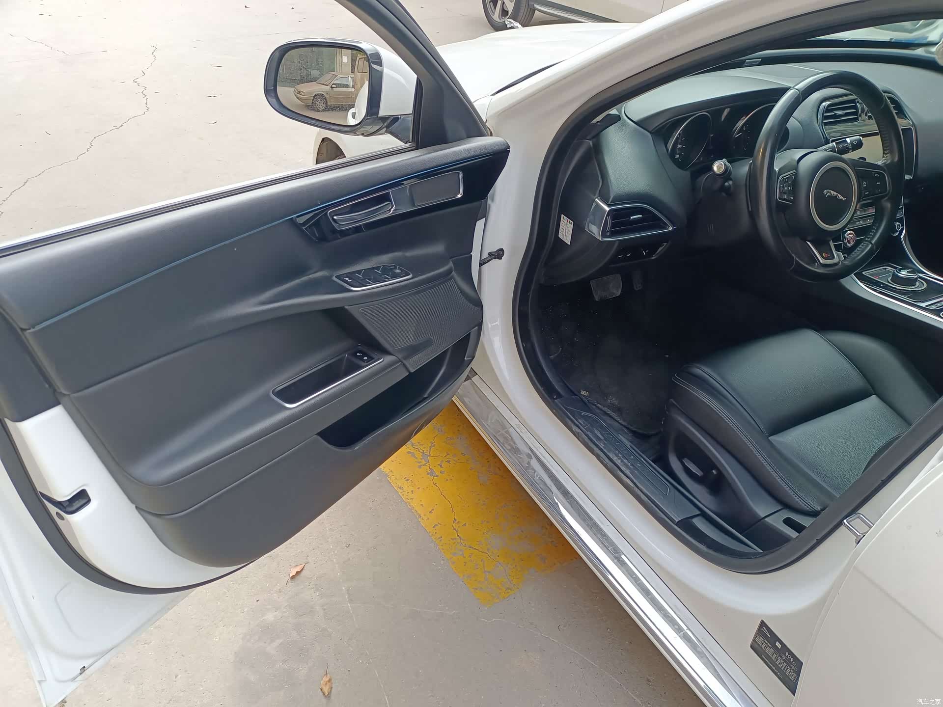 Land Rover XEL, 2019 12