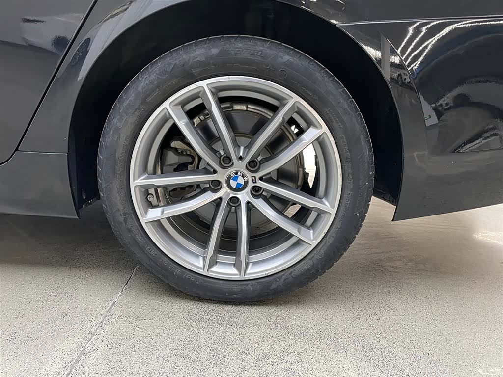 BMW 5 Series, 2019 32