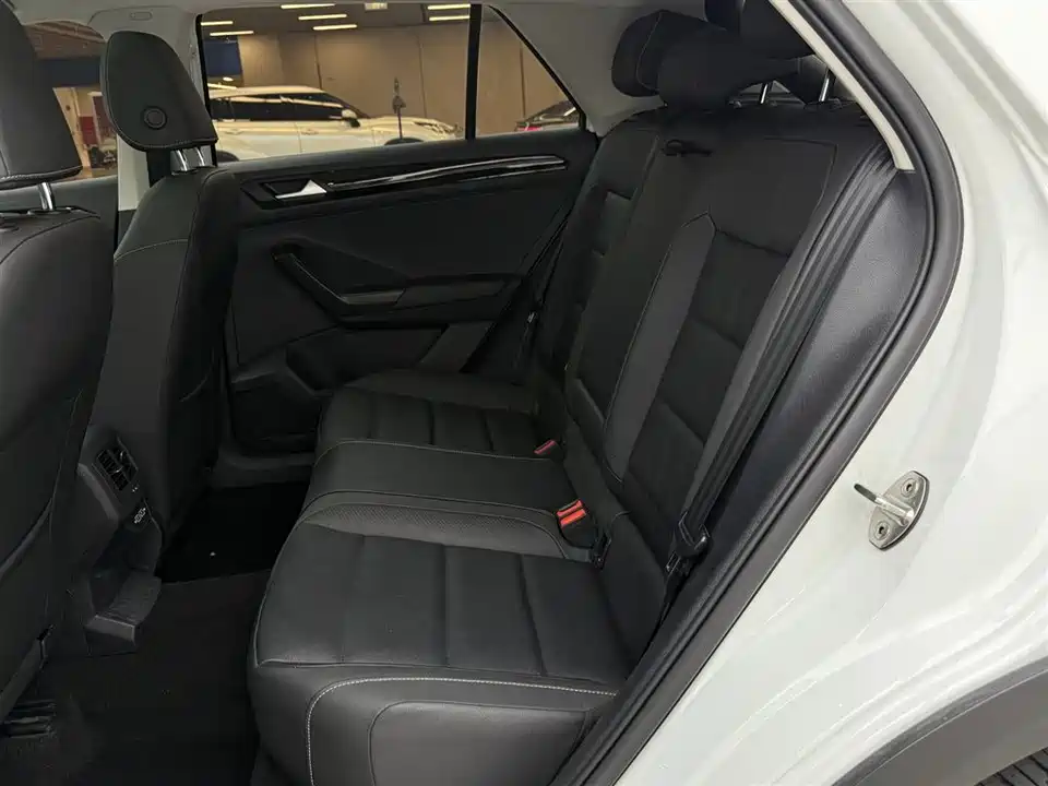 Volkswagen T-ROC exploring Songs