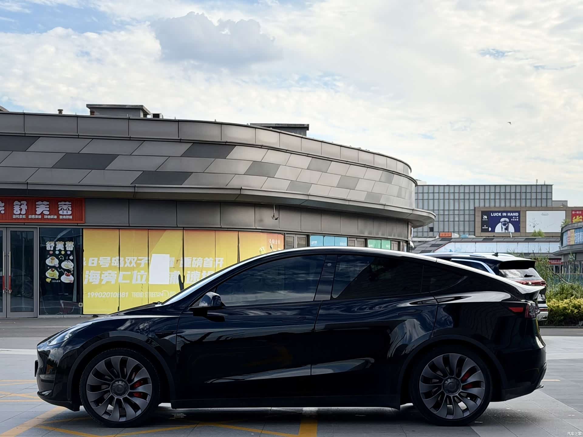 Tesla Model Y, 2023 4