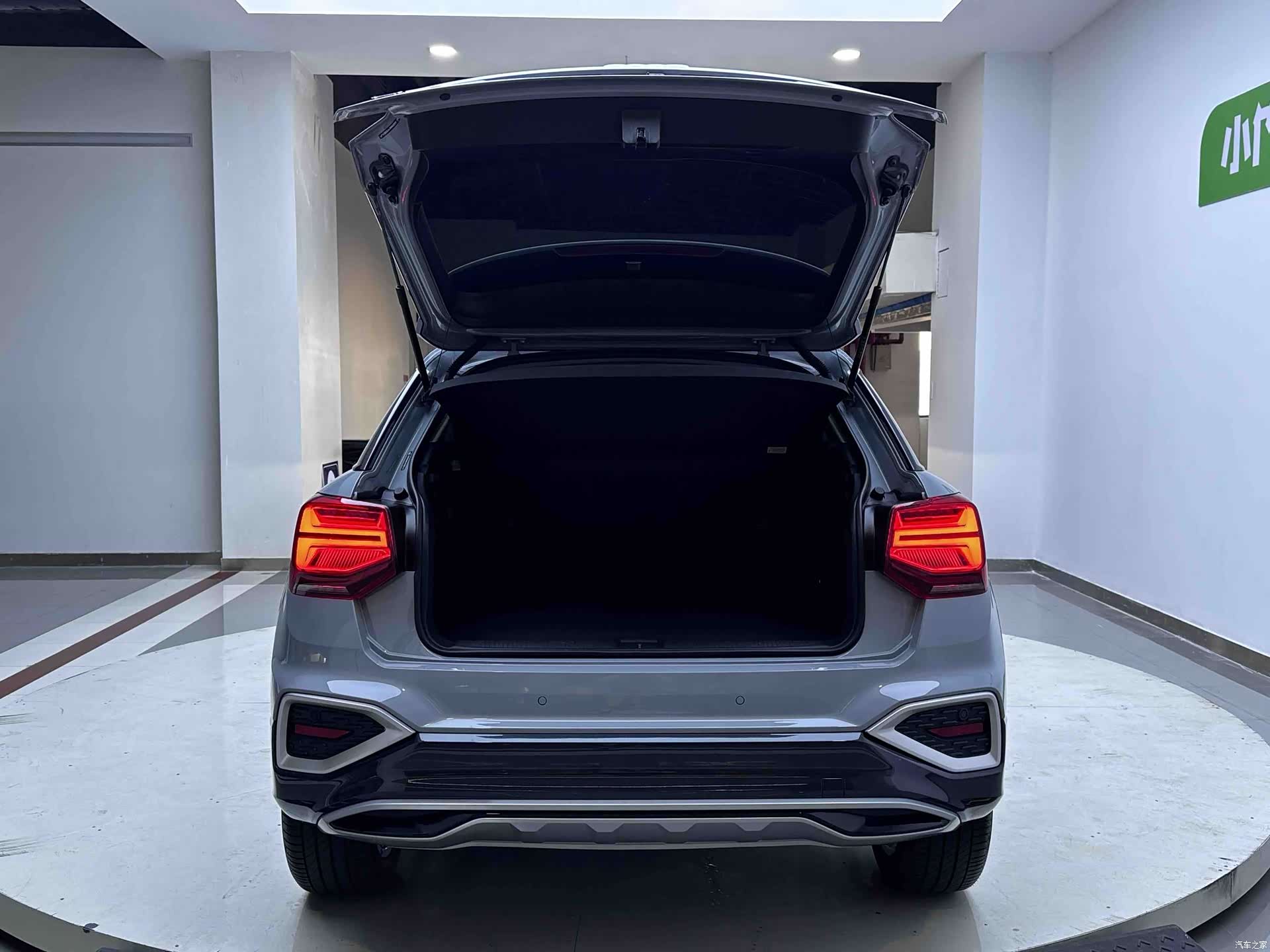 Audi Q2L, 2023 21