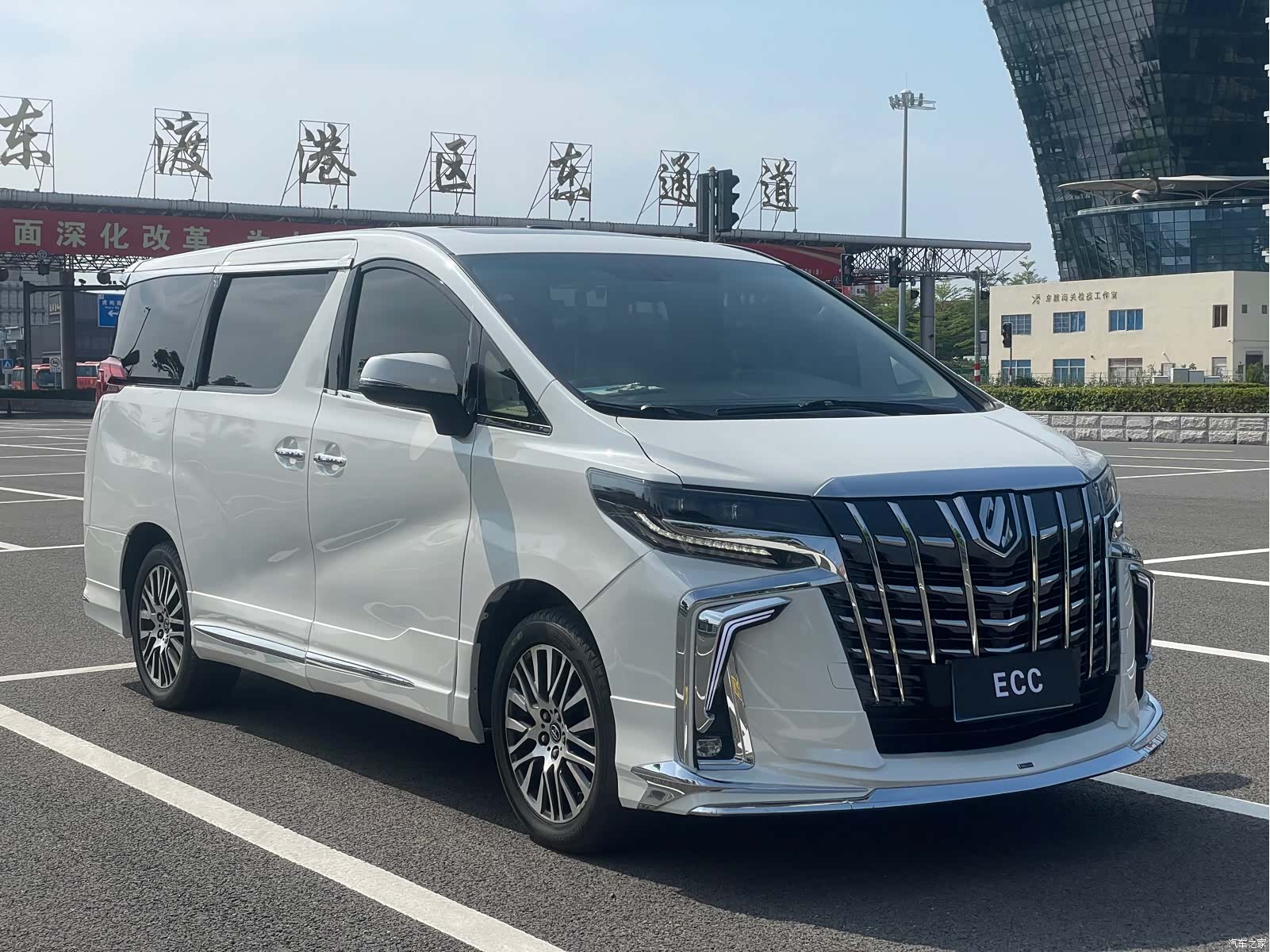 Toyota Alphard, 2012 3