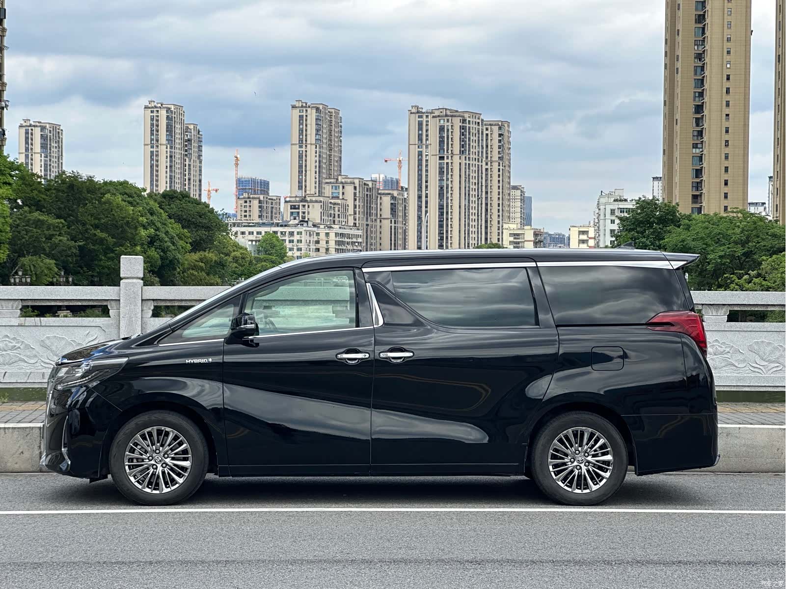 Toyota Alphard, 2022 9