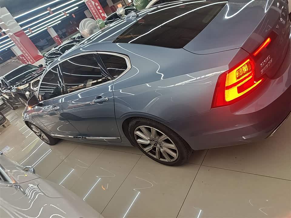 Volvo S90