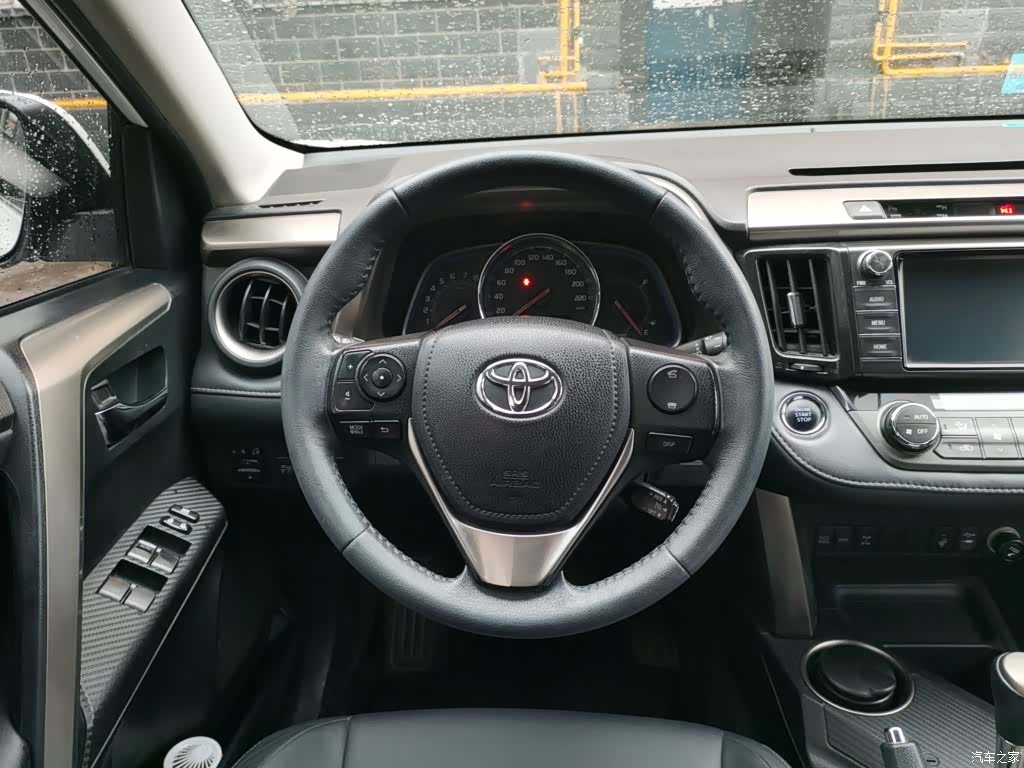Toyota RAV4, 2016 3