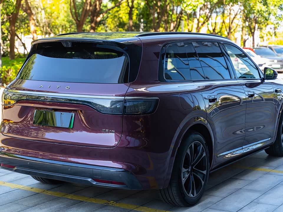 AITO Ask the world M8