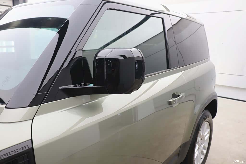 Land Rover Defender, 2024 28