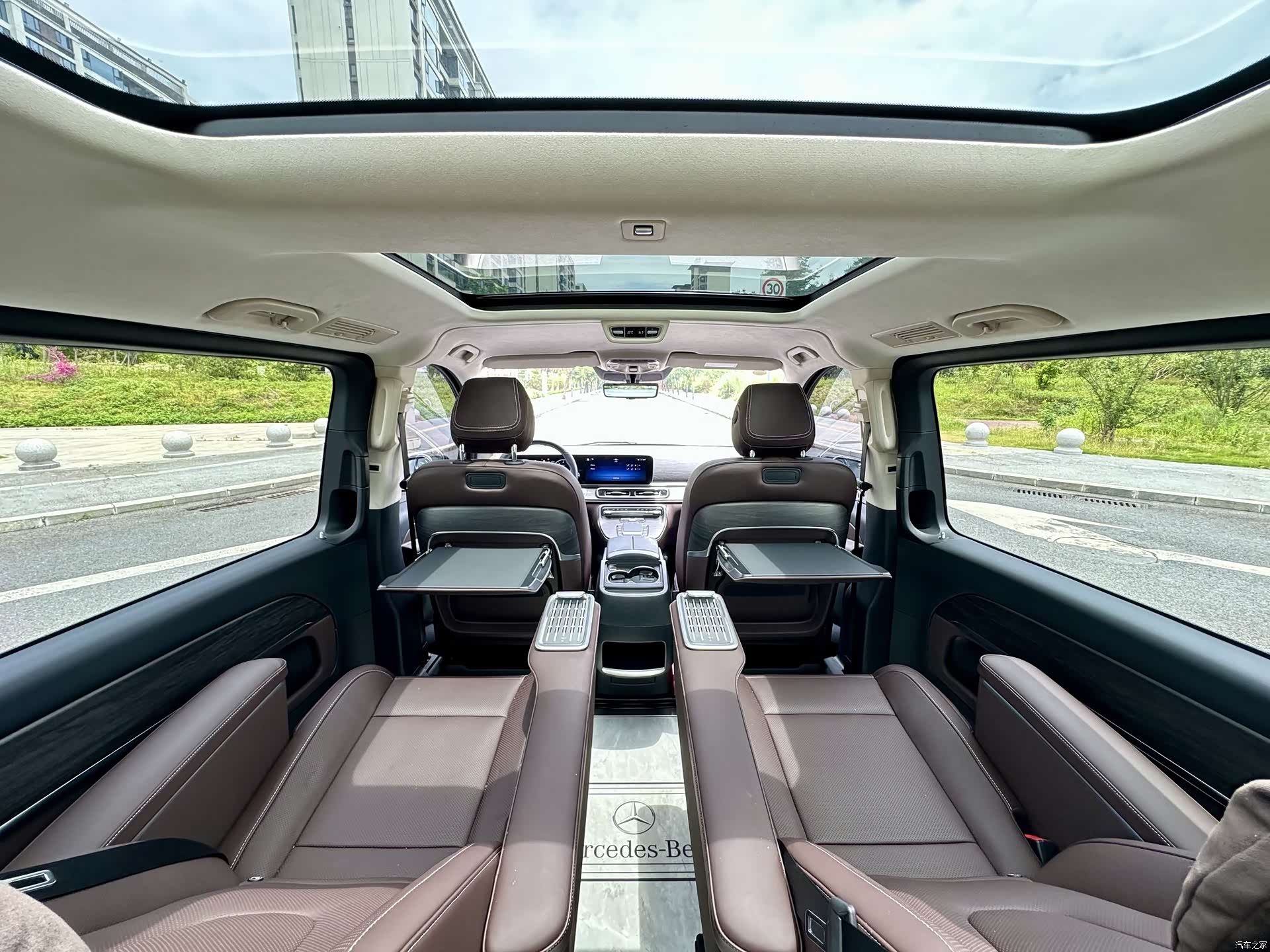 Mercedes-Benz V-Class, 2025 15