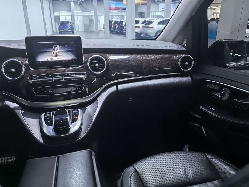 Mercedes-Benz V-class