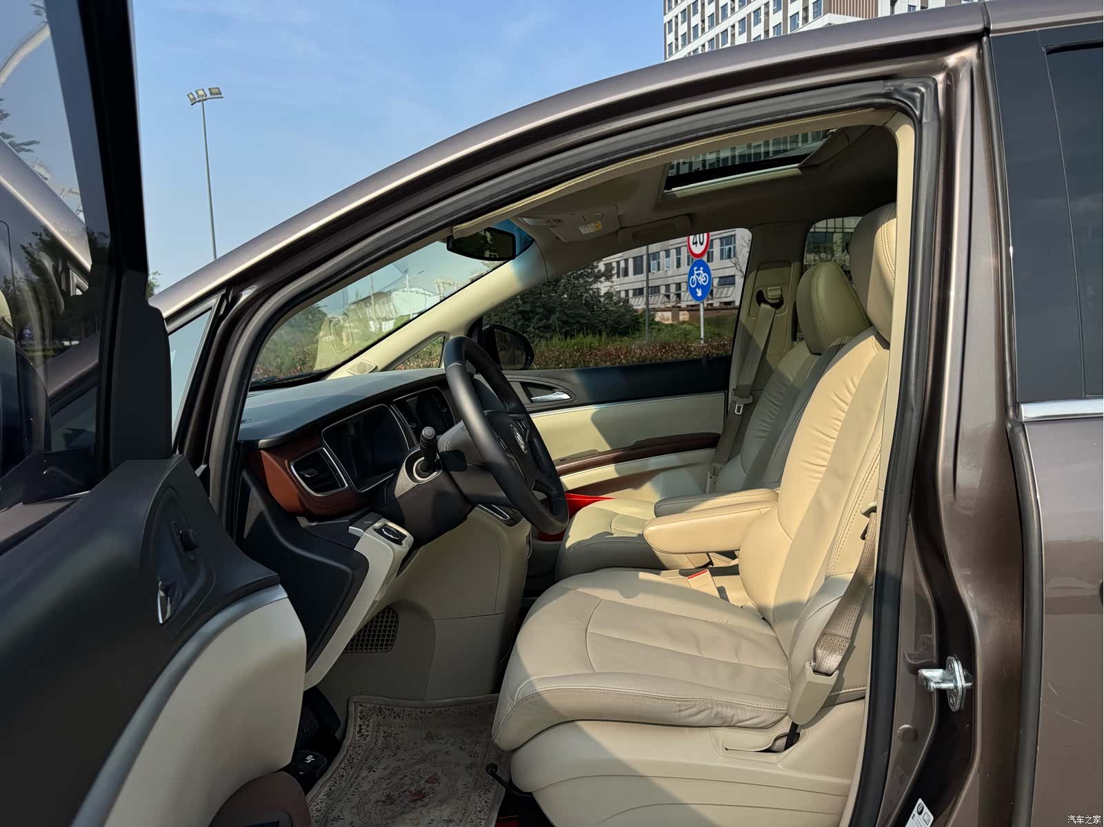 Buick GL8, 2017 все фото
