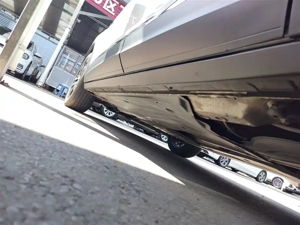 Volkswagen T-ROC exploring Songs