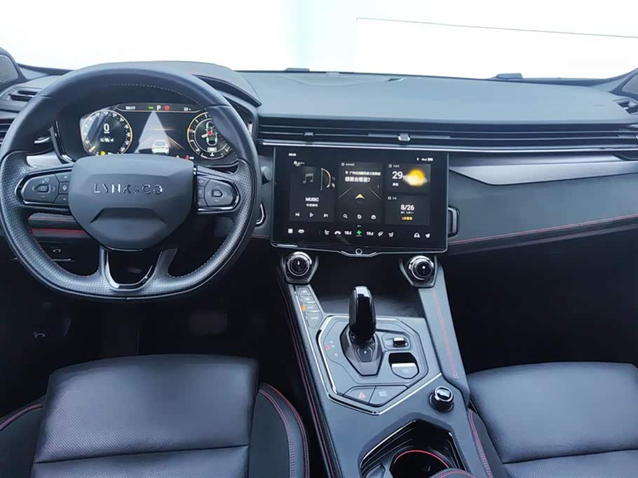 Lynk & Co 05