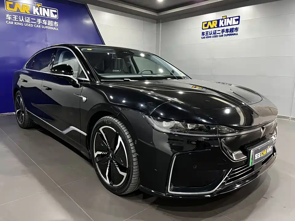 VOYAH Lantu chasing light