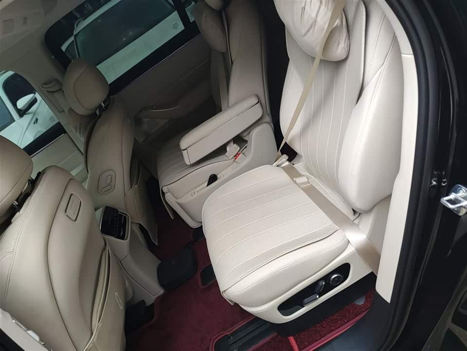 AITO Ask the world M8