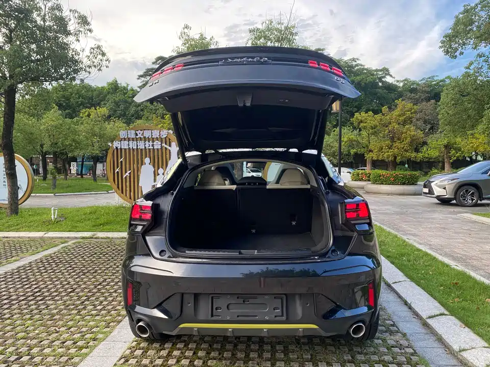 Lynk & Co 05