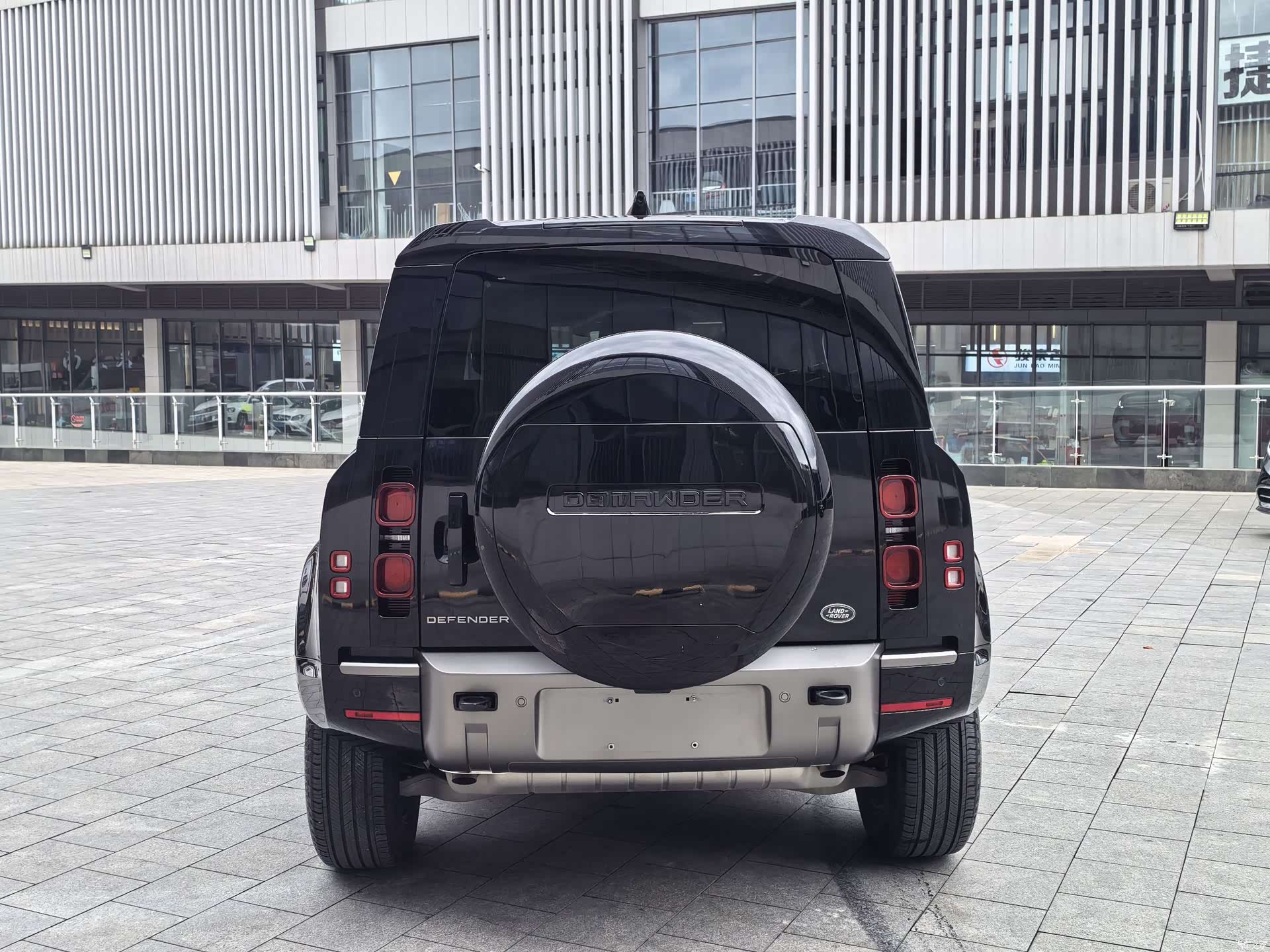 Land Rover Defender, 2025 17