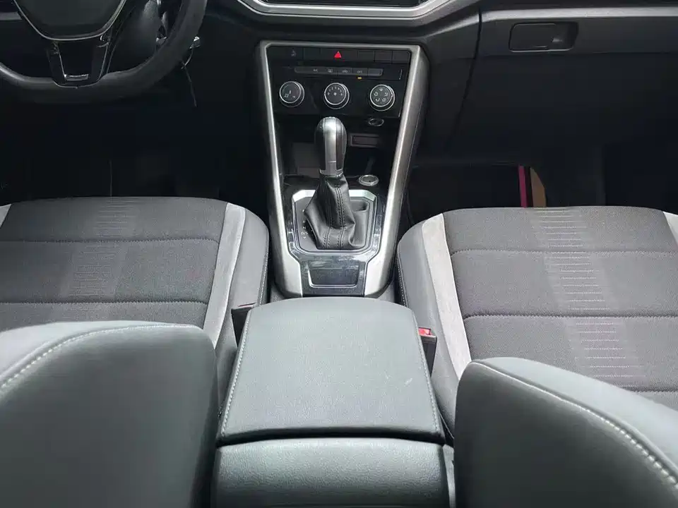 Volkswagen T-ROC exploring Songs