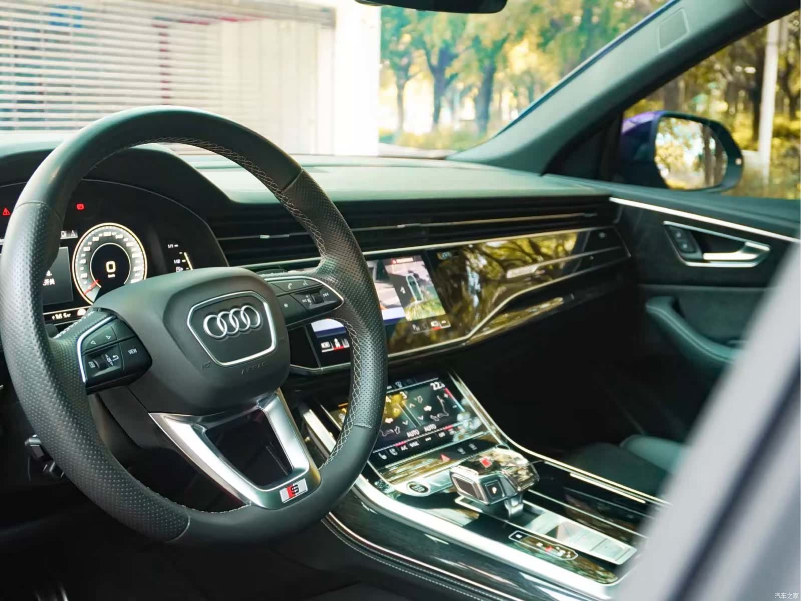 Audi Q8, 2021 10