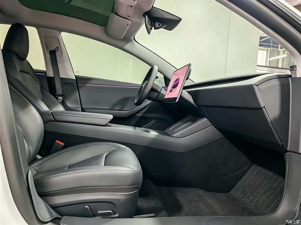 Tesla Model 3, 2025 7