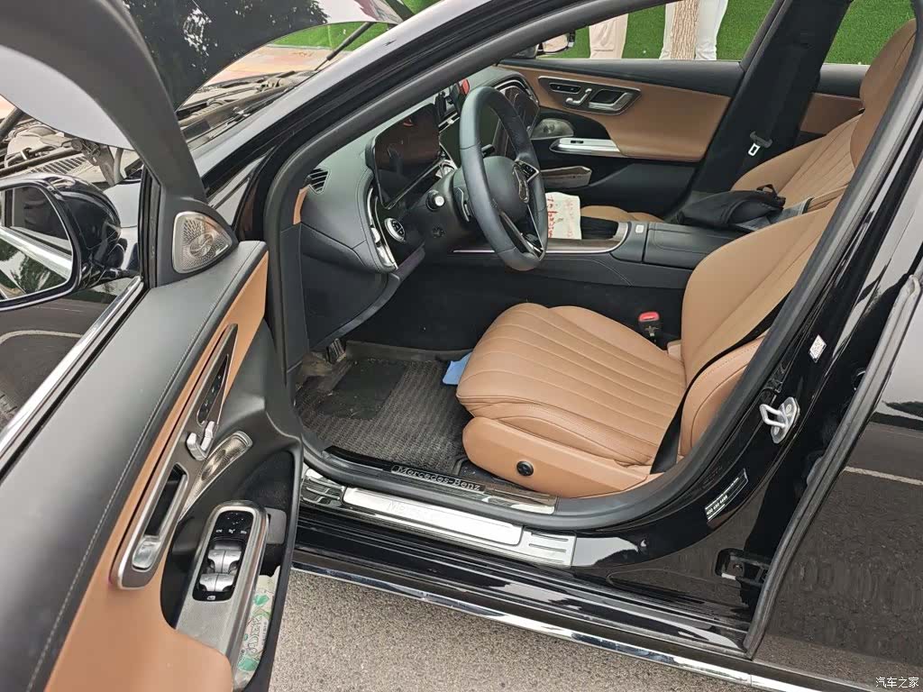 Mercedes-Benz E-Class, 2024 14