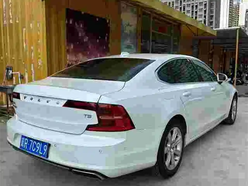 Volvo S90