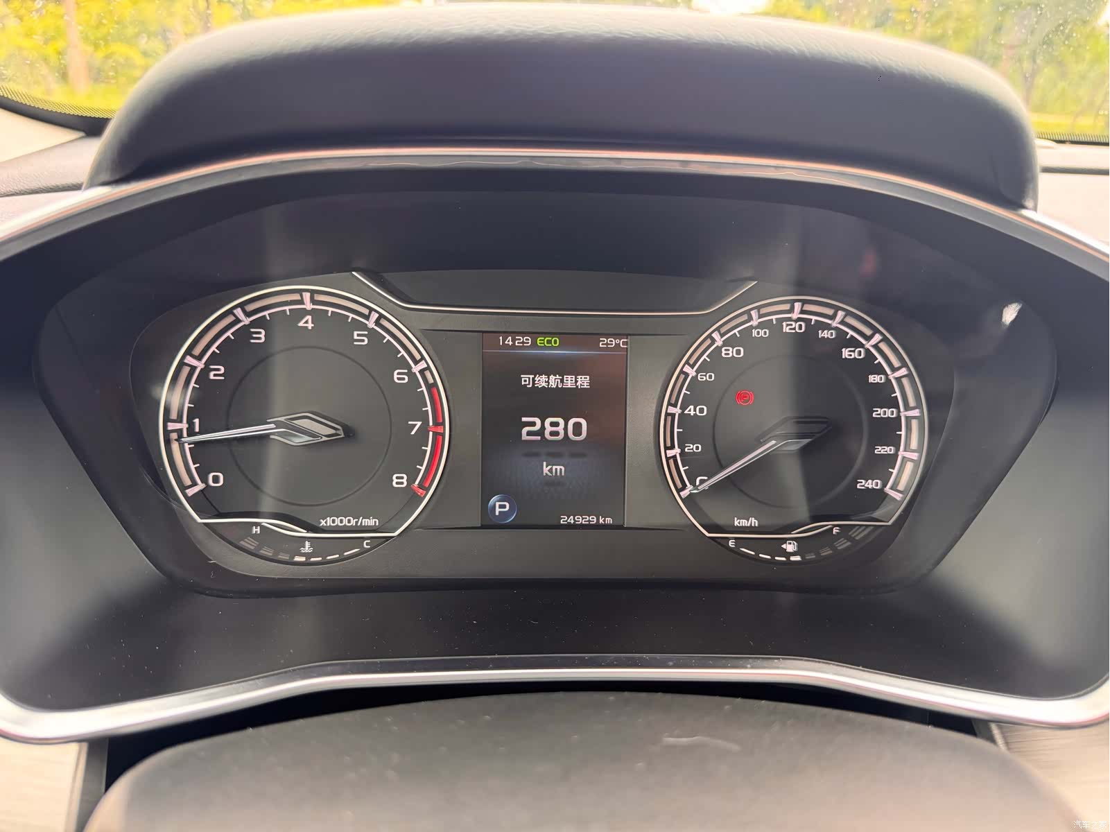 Geely Coolray, 2022 12