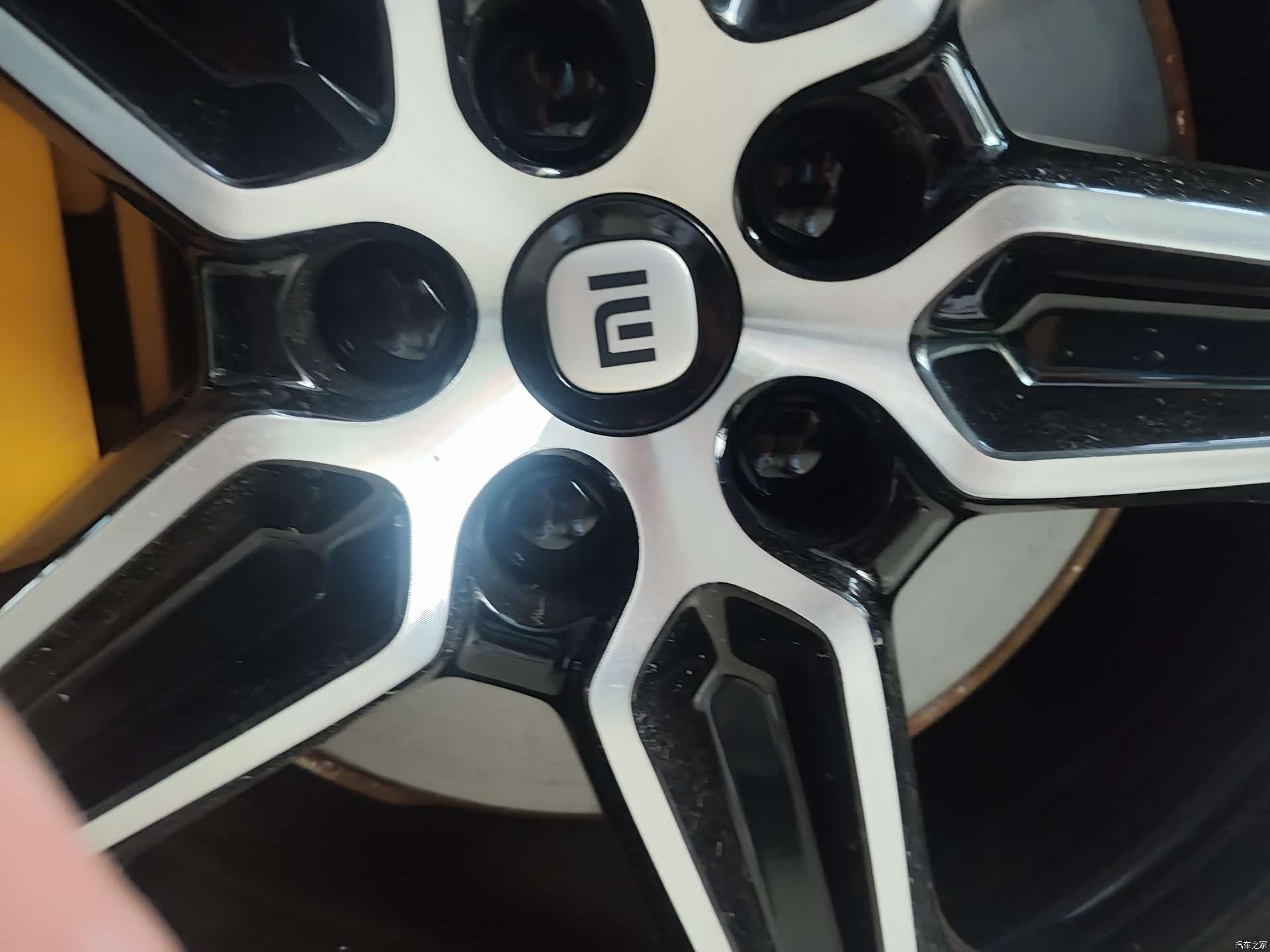 Xiaomi SU7, 2024 12
