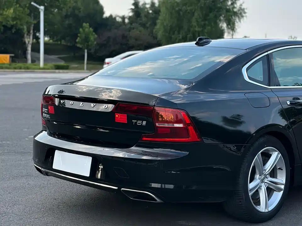 Volvo S90