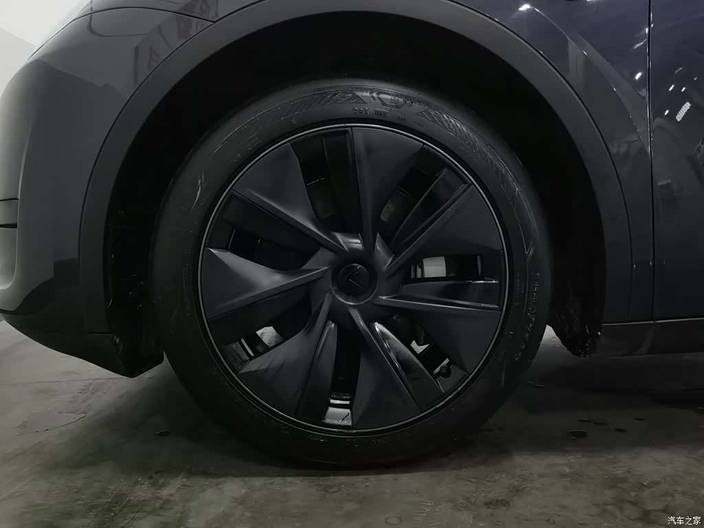 Tesla Model Y, 2024 17