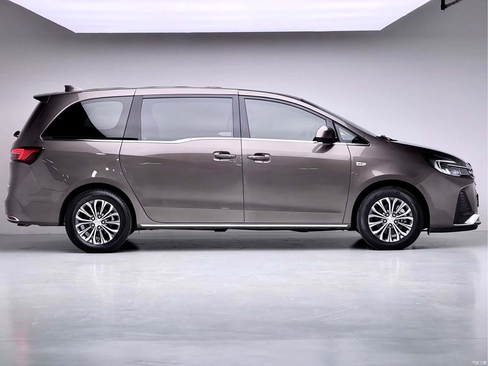 Buick GL8, 2024 9