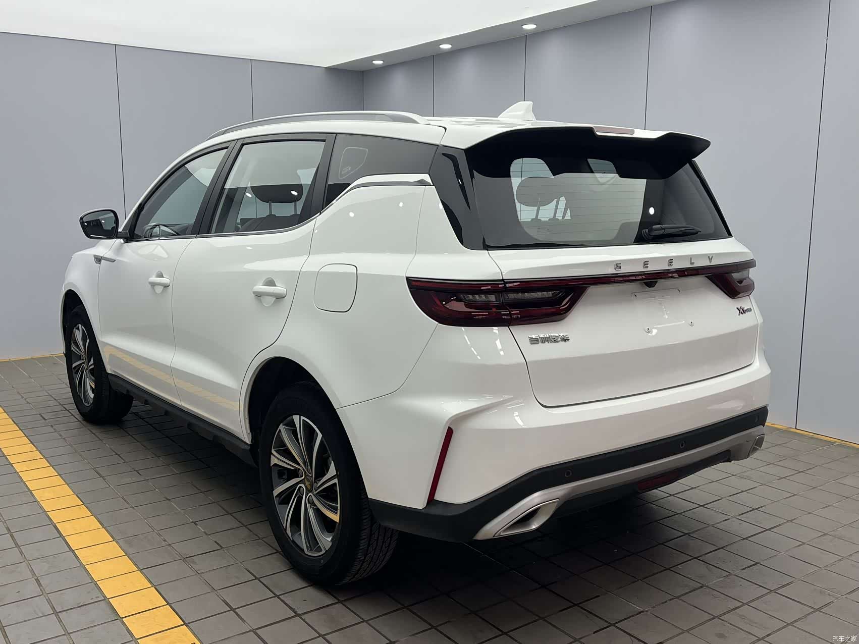 Geely X6, 2022 4