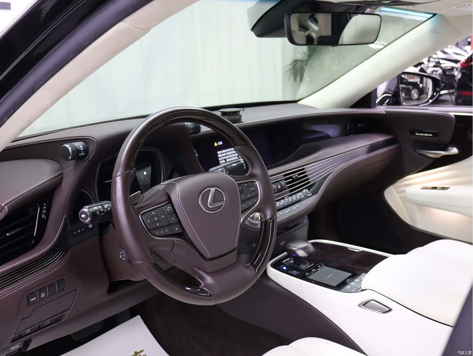 Lexus LS, 2018 9