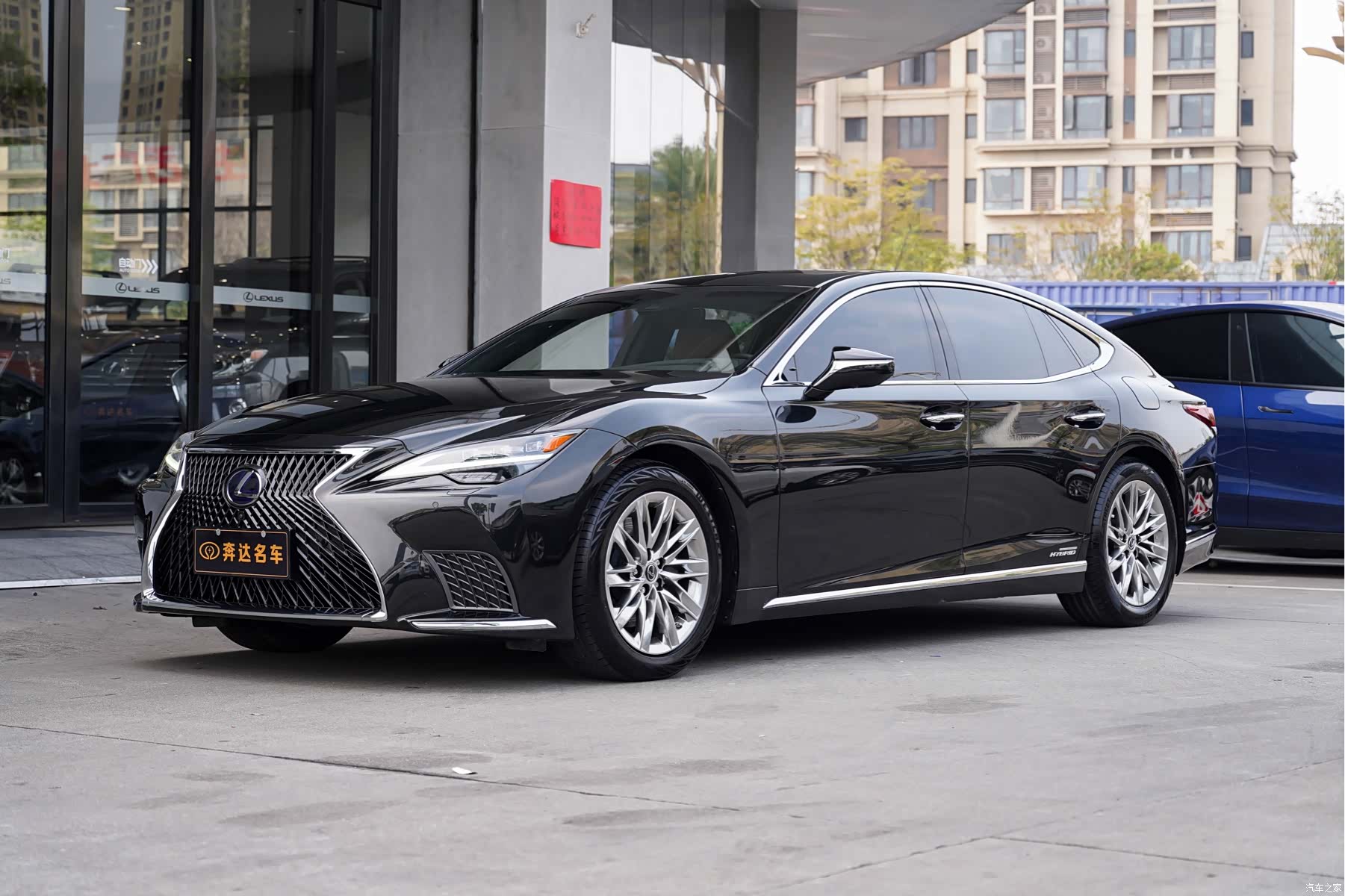 Lexus LS, 2022 1