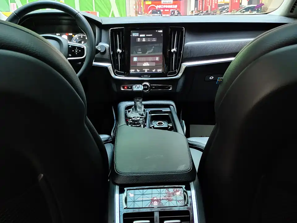 Volvo V90